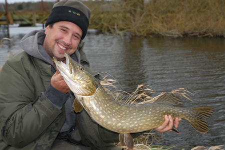 Gary Newman from Anglers Mail holds nice Kingfisher Pike